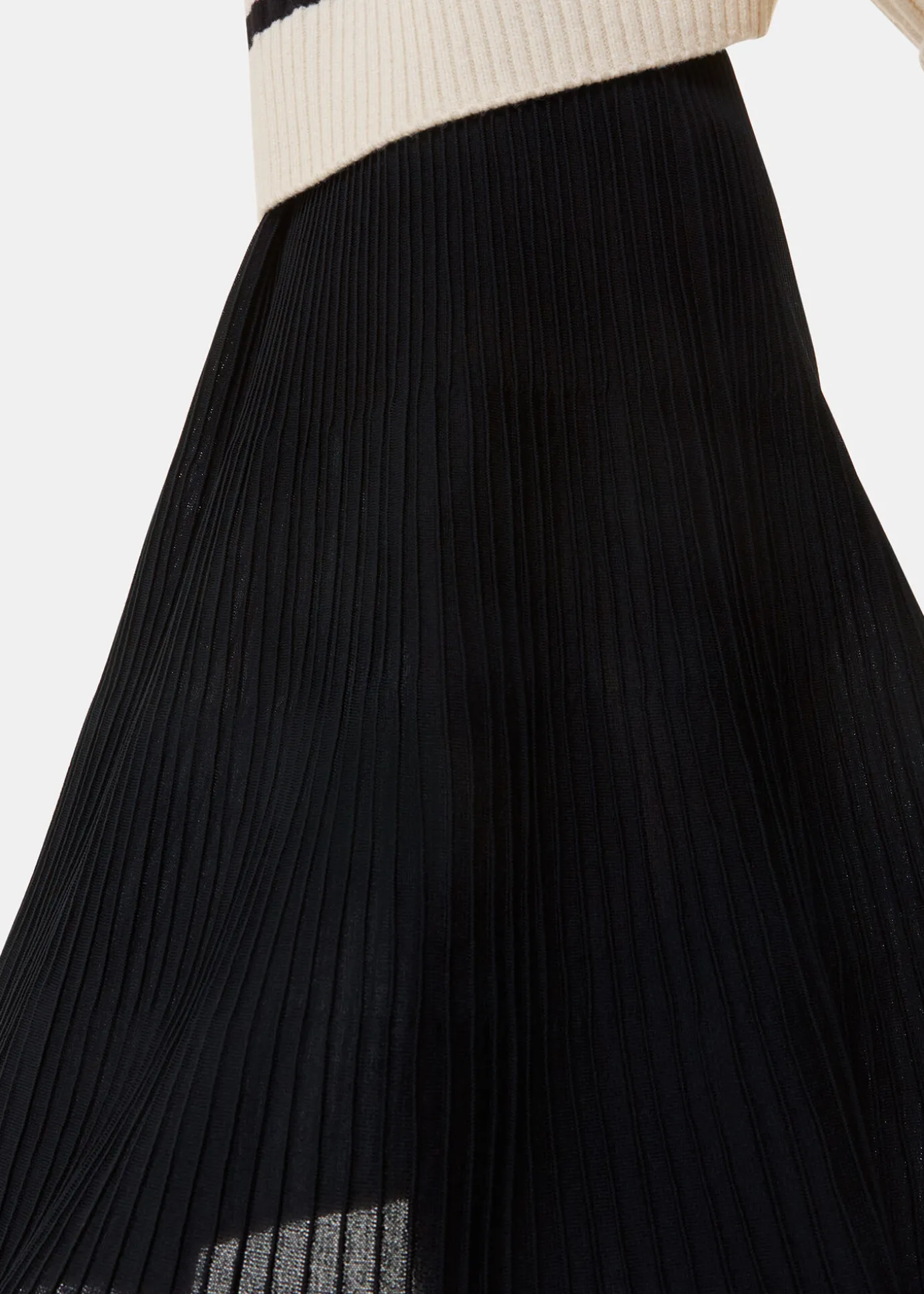 Black Knitted Pleated Skirt