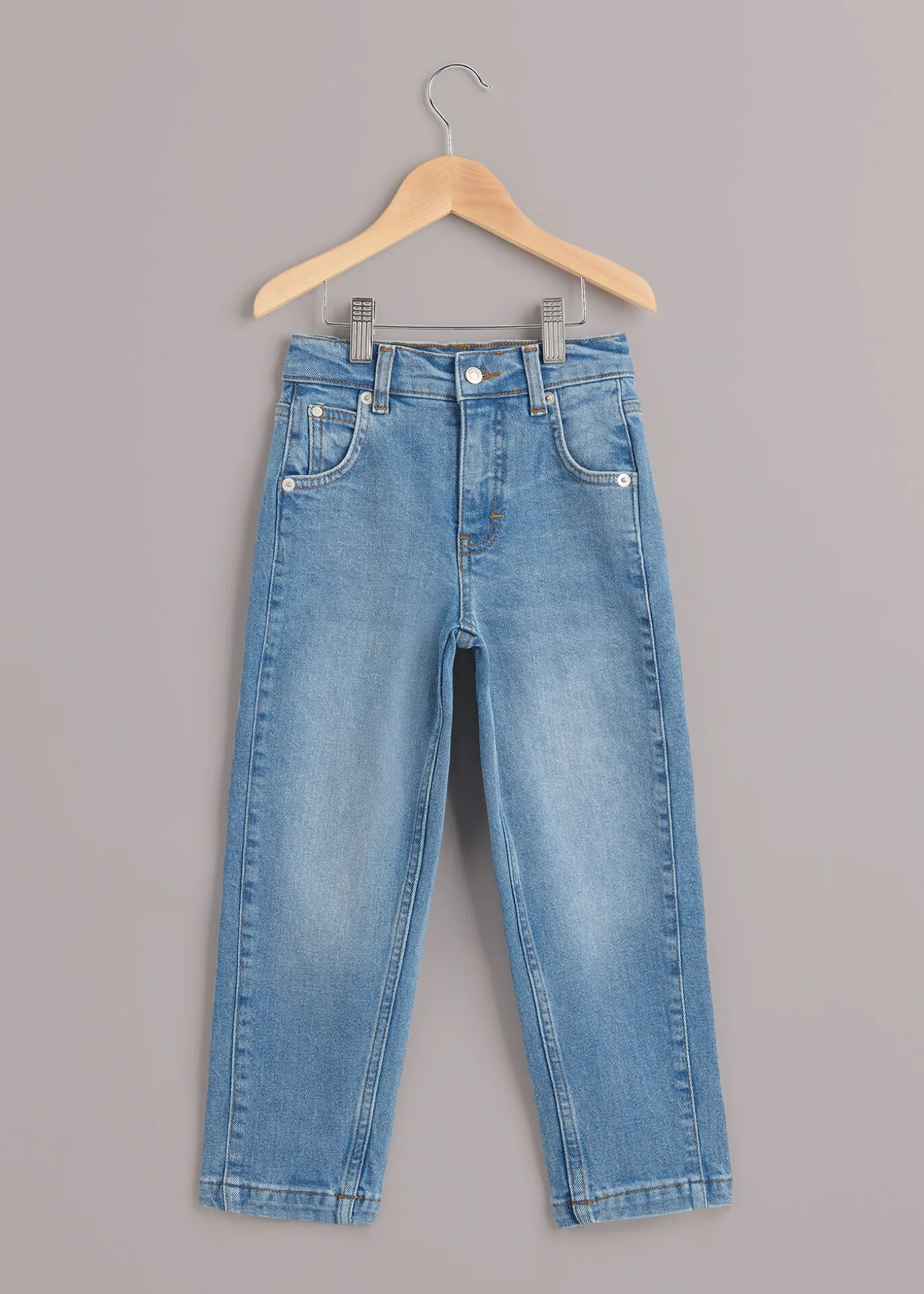 Light Wash Stretch Barrel Leg Jean