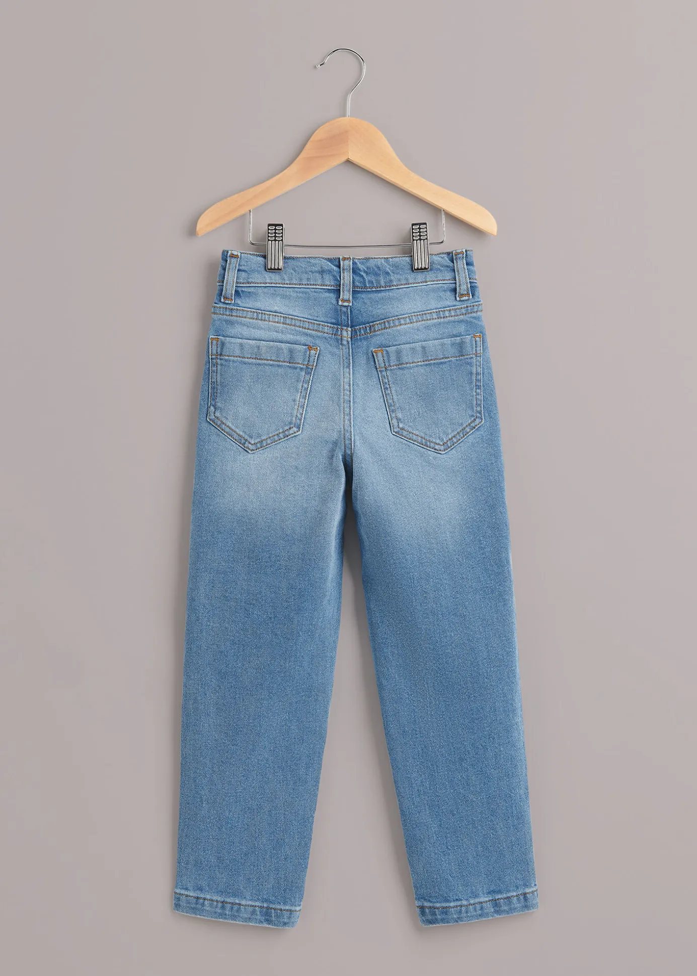 Light Wash Stretch Barrel Leg Jean